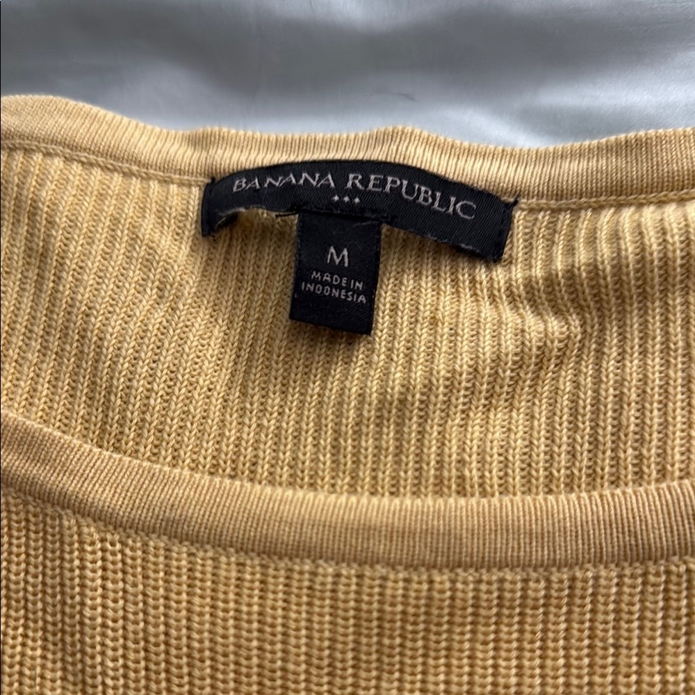 Banana Republic Women’s Sweater - Medium - Picture 2 of 4